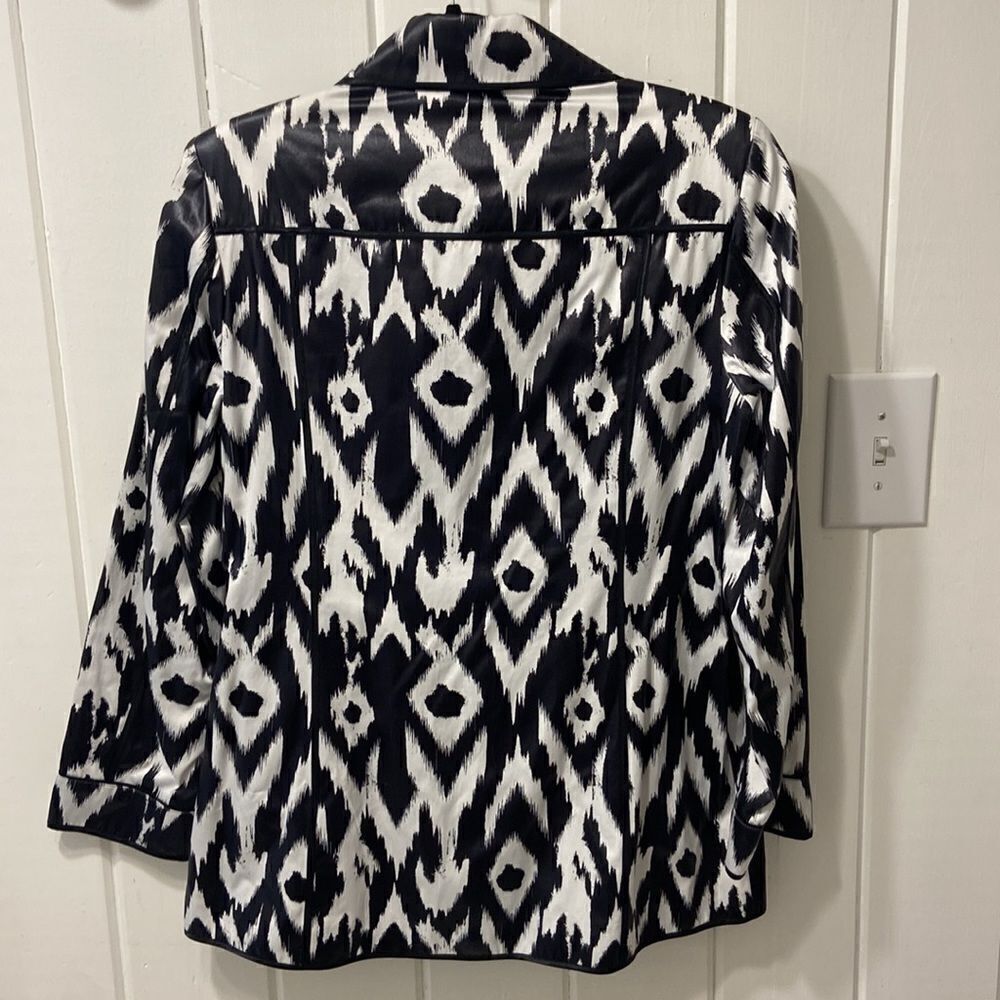 Black and white print jacket by Chicos size 1 - Picture 7 of 7